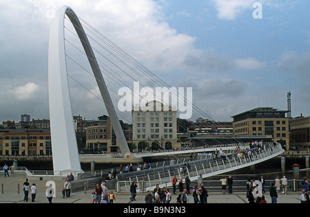 Le Millennium Bridge reliant Newcastle et Gateshead vu de Jesmond. Banque D'Images