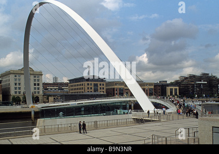 Le Millennium Bridge reliant Newcastle et Gateshead vu de Jesmond. Banque D'Images