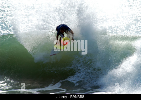 Surf spectaculaire 'Cut-Back" au large de la côte du Sri Lanka Banque D'Images