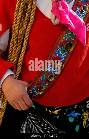 Italie, Sardaigne, province de Nuoro, Orgosolo, Carnaval avec les masques traditionnels Mamuthones Banque D'Images