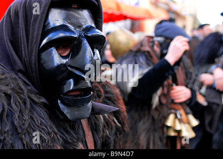 Italie, Sardaigne, Province de Nuoro, Orgosolo, Carnaval avec les masques traditionnels Mamuthones Banque D'Images