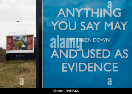 Panneau publicitaire pour la police crime quartier campagne à Blaina vallées, dans le sud du Pays de Galles UK Banque D'Images