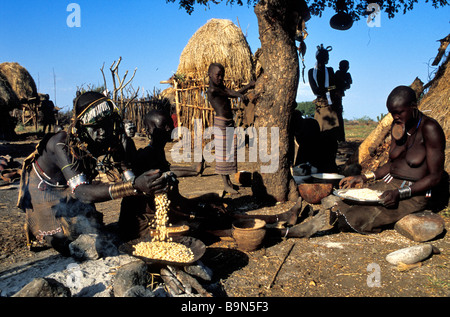 L'Ethiopie, vallée de l'Omo, classé au Patrimoine Mondial par l'UNESCO, la tribu Mursi vit dans le Parc National de Mago, Morsi Banque D'Images