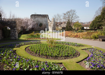 Guildford Surrey England UK jardins du château au printemps Banque D'Images