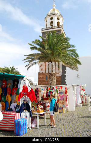 Dimanche, marché de la Plaza de la Constitucion, Teguise, Lanzarote, îles Canaries, Espagne Banque D'Images