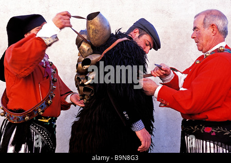 Italie, Sardaigne, province de Nuoro, Orgosolo, procession de Mamuthones pour la fête de Sant'Antonio, carnaval Banque D'Images