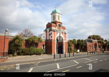 La tour d'entrée à St Vincent, Collège de Gosport. Anciennement H.M.S. St Vincent, établissement de formation de la Marine royale 1968 fermé Banque D'Images