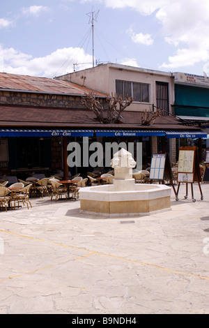 La PLACE DU VILLAGE À POLIS SUR L'île de Chypre. Banque D'Images