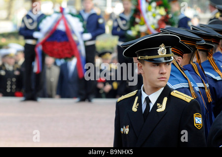 Les officiers de la marine russe à partir de la flotte de la Mer Noire au cours d'une commémoration militaire à Sébastopol, en Crimée, Ukraine. Banque D'Images