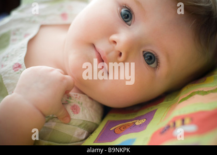 Baby Girl lying down Banque D'Images