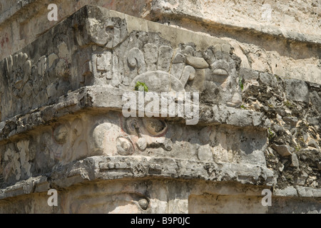 Mexique Yucatan Tulum 2009 l'ancienne ville fortifiée en ruines Mayas avec des temples Le Temple des Fresques détail de sculpture Banque D'Images