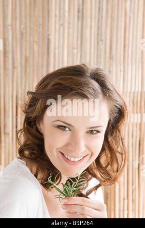 Woman holding fresh rosemary Banque D'Images