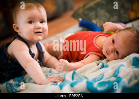 Deux bébés Banque D'Images