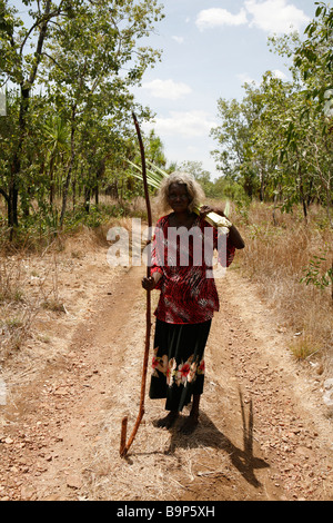 Vieille Femme autochtone de la terre d'Arnhem, Australie. Banque D'Images