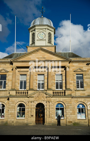 Maison de ville Kelso Ecosse la mairie et office du tourisme à la place du marché Banque D'Images