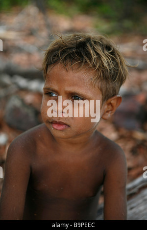 Portrait d'un garçon autochtone, la terre d'Arnhem, Australie. Banque D'Images