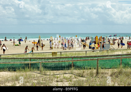 Les manifestants lors d'un rassemblement pour protester contre le pompage de plage Banque D'Images