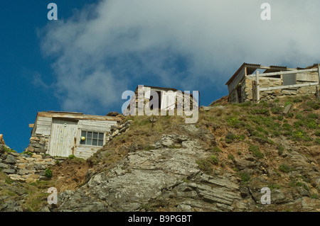 Cabanes de pêcheurs à Cape Cornwall sur la côte de Cornouailles en Angleterre Banque D'Images