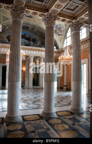 Salle de bal de la Villa Torlonia, ancienne résidence de Benito Mussolini et centre de commandement allié pendant la seconde guerre mondiale Banque D'Images