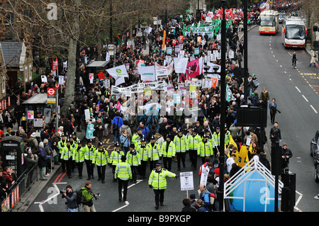 "Mettre les gens d'abord" en avant de démonstration la réunion du G20 de Londres, 2009 Banque D'Images