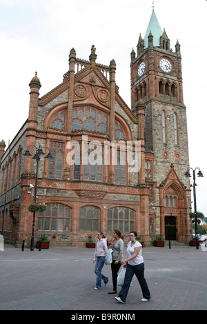 La Guildhall, à Londonderry (Derry), l'Irlande du Nord. Banque D'Images