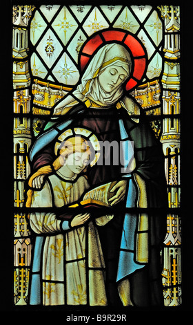 La Vierge et Sainte Anne, au sud de la fenêtre nef (détail). Eglise de Saint Mary, Dalton-in-Furness, Cumbria, Angleterre, Royaume-Uni, Europe. Banque D'Images