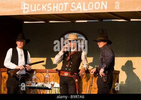 Re-enactment fusillade à l'extérieur de l'Irma Hotel Cody Wyoming USA Banque D'Images