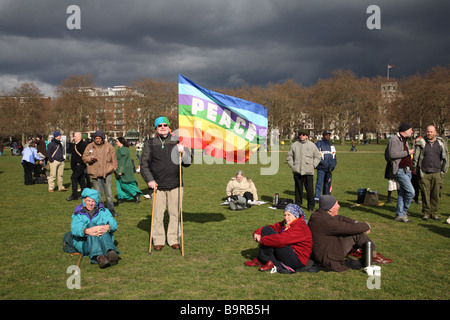 Assister à la manifestation "mettre les gens d'abord" rassemblement à Hyde Park devant le sommet du G20 réuni à Londres le 2 avril. Banque D'Images