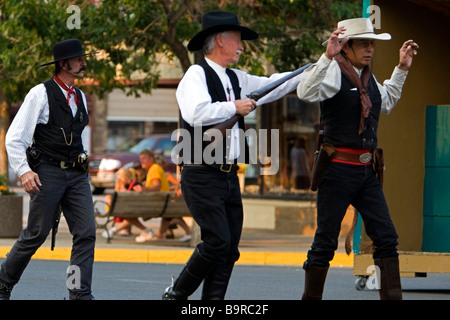 Re-enactment fusillade à l'extérieur de l'Irma Hotel Cody Wyoming USA Banque D'Images