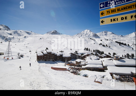 Belle Plagne ski altitude dans le domaine skiable de La Plagne de la Savoie Alpes à 2050 mètres Banque D'Images