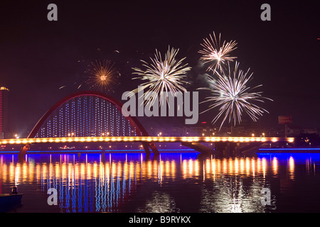 D'artifice ne sont pas pour le nouvel an chinois à la plupart des villes et villes en Chine. Banque D'Images