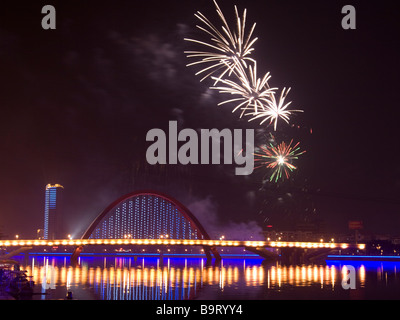 D'artifice ne sont pas pour le nouvel an chinois à la plupart des villes et villes en Chine. Banque D'Images
