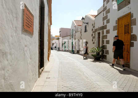 Une belle vue sur la rue de la vieille ville d'Agüimes, Calle El Progreso. Agüimes, Gran Canaria, Îles Canaries, Espagne, Europe. Banque D'Images