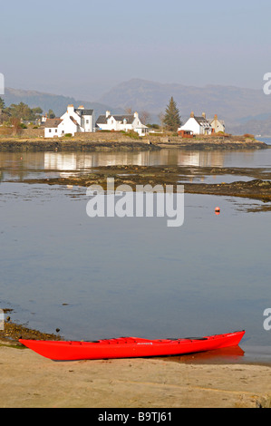 Le pittoresque village de Plockton sur le Loch Carron sur la route côtière de Stromeferry de Kyle of Lochalsh 2227 SCO Banque D'Images