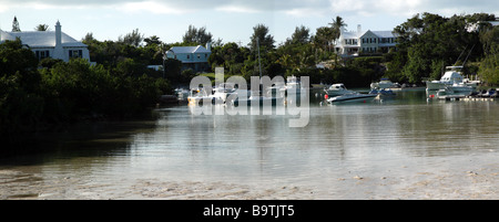 Image panoramique, d'un abri d'entrée maritime près de Tuckers Town Cove, la paroisse de Saint George, Bermudes Banque D'Images