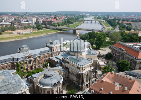 Blick von der Frauenkirche auf die Kunstakademie und Altstadt Elbe Dresden Sachsen Deutschland Dresden Vue depuis l'église de notre Banque D'Images