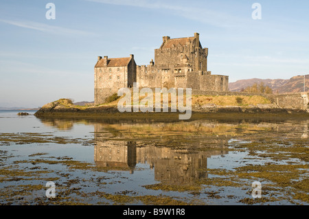 Dornie Eilean Donan Castle sur le Loch Duich Lochalsh Inverness-shire région des Highlands en Écosse 2234 SCO Banque D'Images