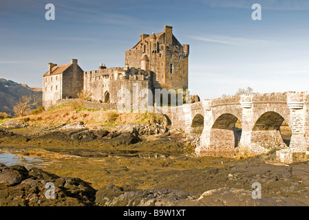 Dornie Eilean Donan Castle sur le Loch Duich Lochalsh Highland Inverness Ecosse Région 2235 SCO Banque D'Images