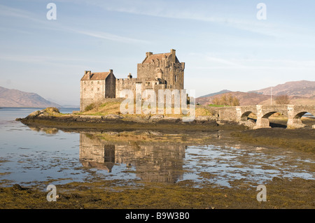 Dornie Eilean Donan Castle sur le Loch Duich Lochalsh Inverness-shire région des Highlands en Écosse 2233 SCO Banque D'Images