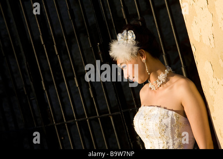 Mariée chinoise qui pose pour photos de mariage, Macao Banque D'Images