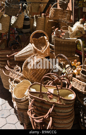 Les paniers en osier en vente dans une boutique dans la vieille ville (Vieux nice), Nice, Côte d'Azur, d'Azur, France Banque D'Images