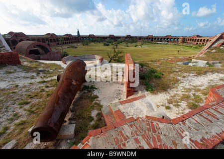 Vue grand angle d'une cour intérieure Fort Fort Jefferson Le parc national sec de Tortugas Floride Banque D'Images