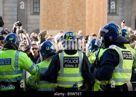 La police anti-émeute lors de manifestations au sommet du G20, rue Cornhill Ville de London UK Banque D'Images