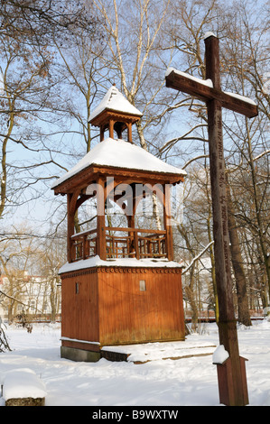 Clocher en bois, Zwierzyniec, Pologne Banque D'Images