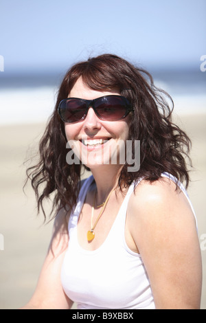 Portrait of woman at beach Banque D'Images