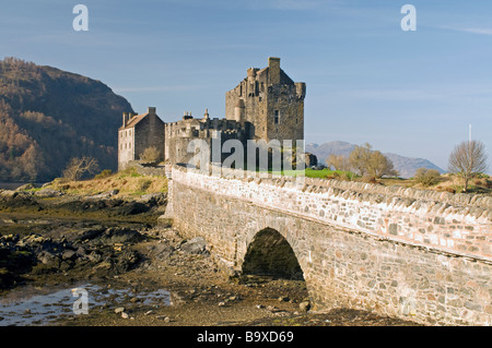 Dornie Eilean Donan Castle sur le Loch Duich Lochalsh Inverness-shire région des Highlands en Écosse 2236 SCO Banque D'Images
