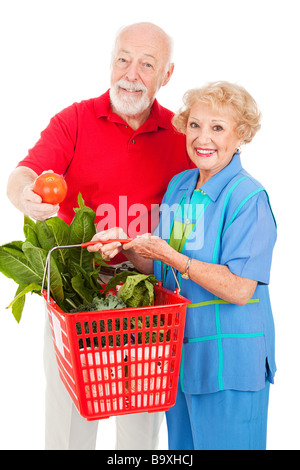 Healthy Senior couple shopping pour les produits biologiques isolated on white Banque D'Images