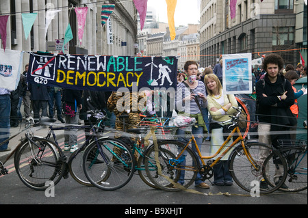 Londres - les manifestations du G20. Les manifestations pacifiques au Camp climatique qui a été mis en place à Bishopsgate. Banque D'Images