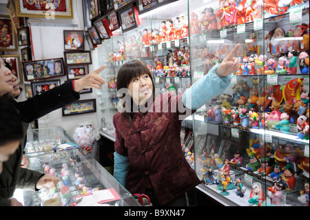 Nirenzhang figurine en argile Store à Tianjin, Chine. 14-Mar-2009 Banque D'Images