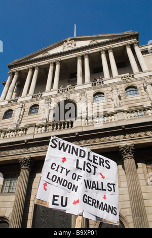 G20 Stop the City, 2009 manifestation en dehors de la Banque d'Angleterre en raison de la récession et de la crise du crédit. HOMER SYKES UK 2000 à Londres Banque D'Images